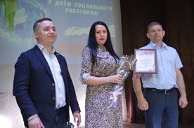 Кто людям помогает - не тратит время зря