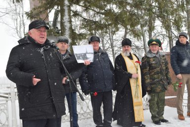 Мы подвиг ваш помним и чтим