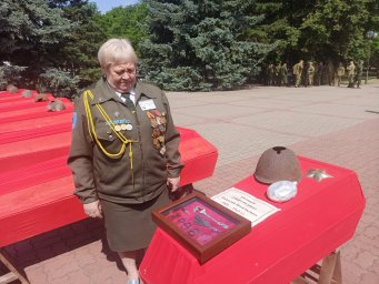 Связаны общей памятью Связаны общей памятью