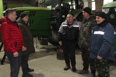 Работы на полях начались