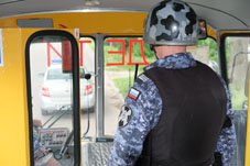 Росгвардия взяла под охрану школьные автобусы в Курской области