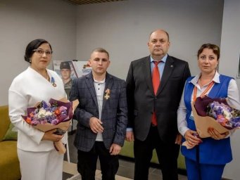 Помогают вернуться к мирной жизни Помогают вернуться к мирной жизни
