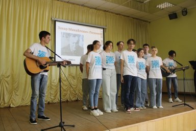 По профессии - учитель,  а по призванию - поэт