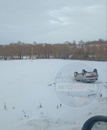 Съехал в кювет