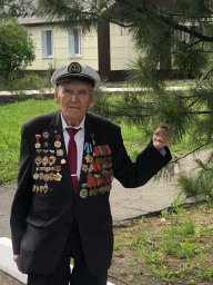 &laquo;Это память солдата по ушедшим  знакомым, посадившим когда то   кедр у старого дома...&raquo;