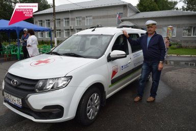 Три автомобиля для больницы
